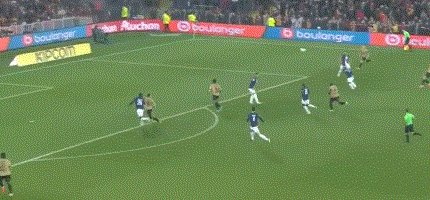 乐竞体育-【法甲】埃基蒂凯一度扳平 巴黎1比3客负朗斯遭首败